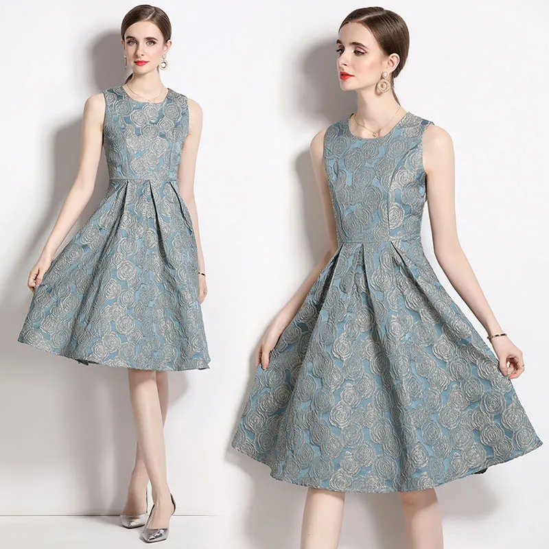 Elegantes Kleid mit Blumenmuster und kurzen rmeln und Taille