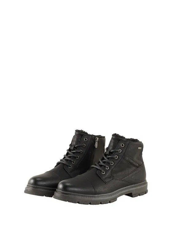 Gefütterte Stiefel